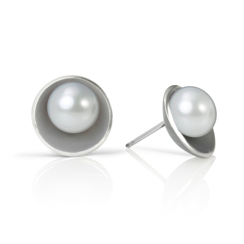 Pop Pearl Stud Earrings